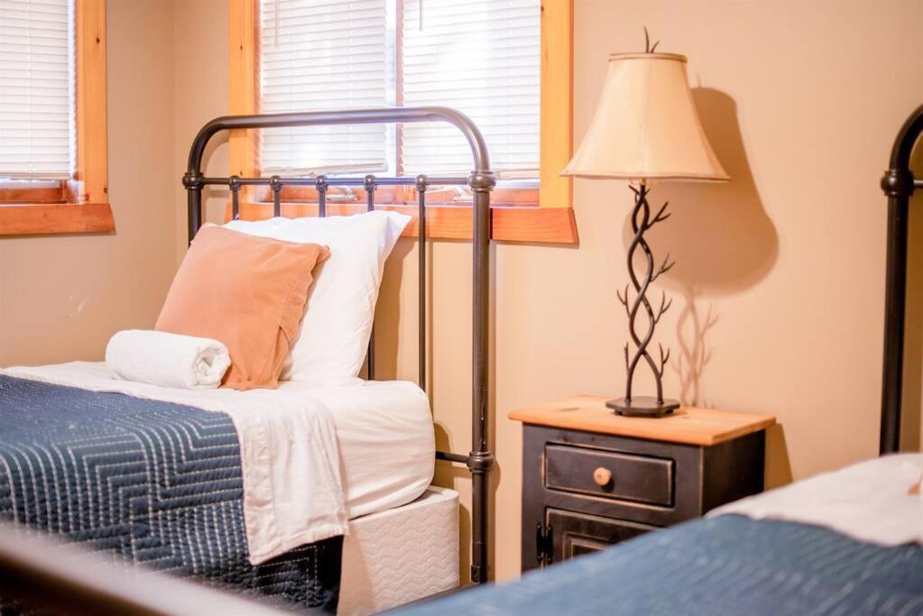Seeley Fall Getaway Resort-3 King Suites, Dog-Friendly מראה חיצוני תמונה