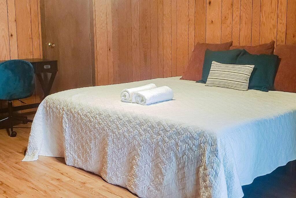 Seeley Fall Getaway Resort-3 King Suites, Dog-Friendly מראה חיצוני תמונה